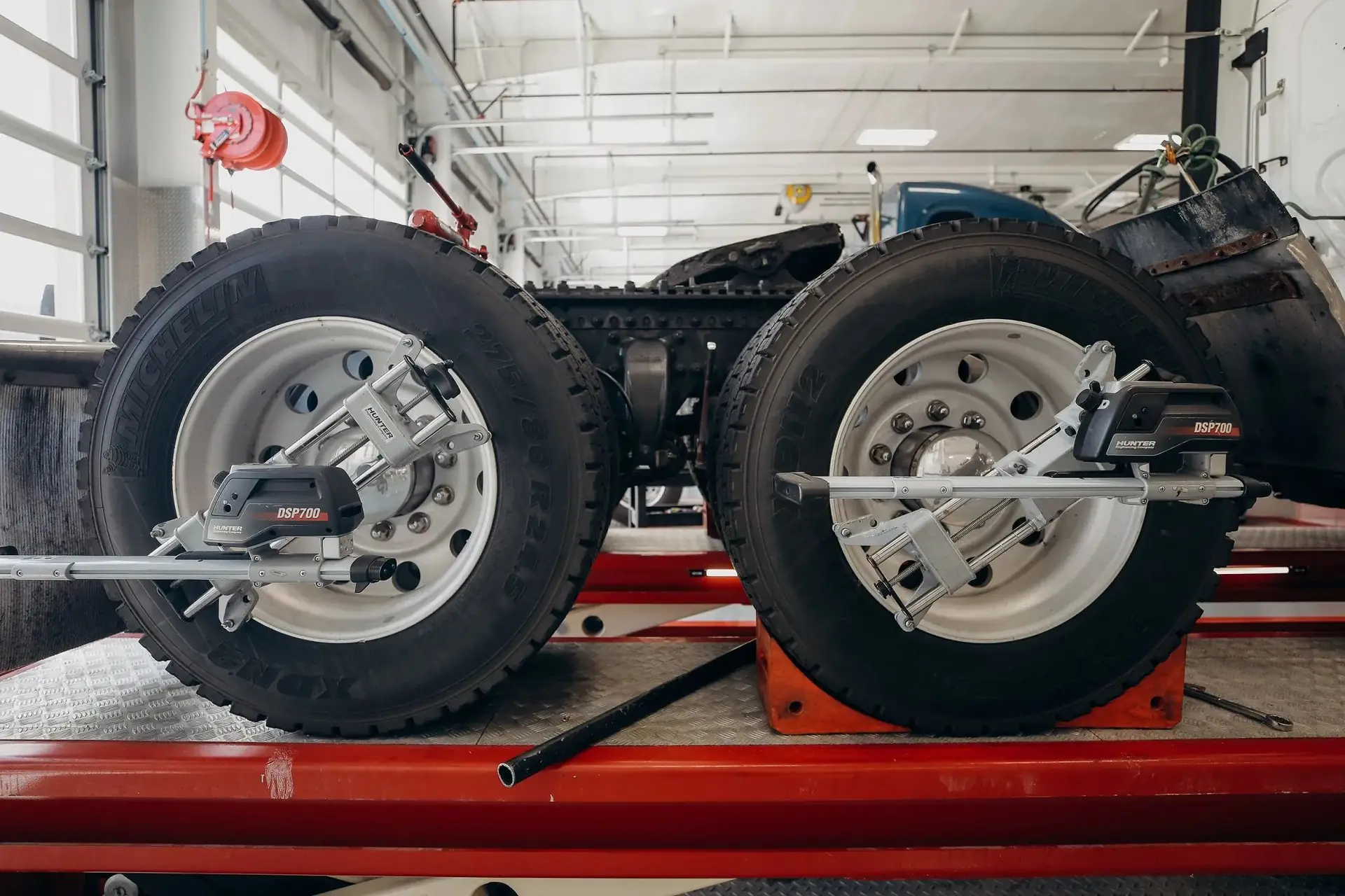 Truck on an alignment platform with digital alignment heads fitted