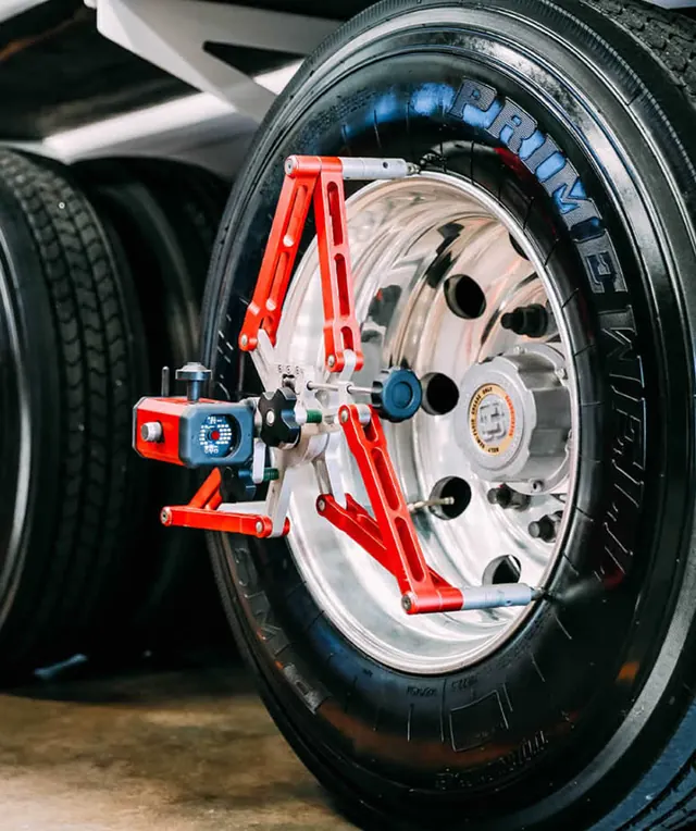Digital alignment clamp fitted to a truck wheel