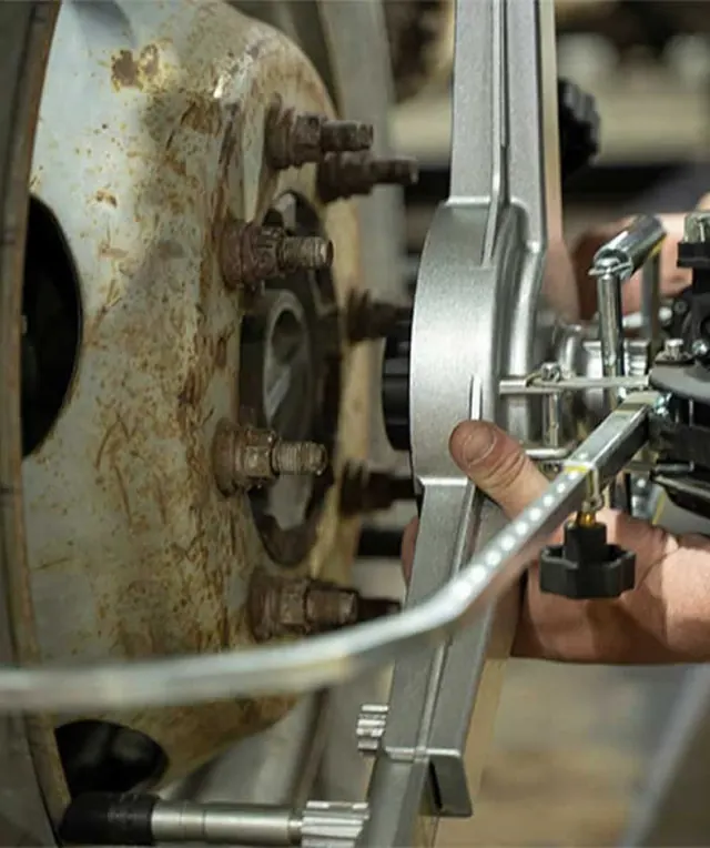 Wheel balancing equipment fitted to a heavy-duty hub